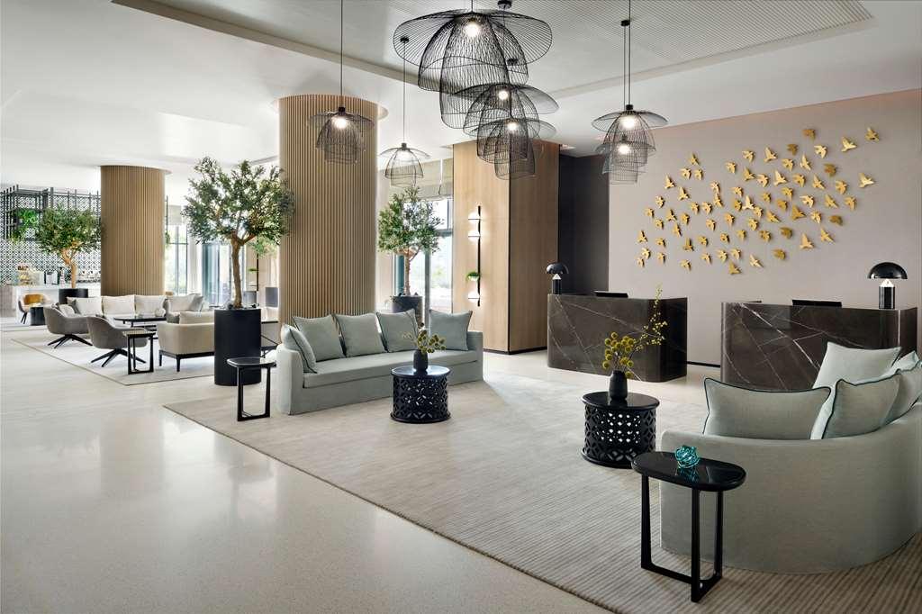 Отель Vida Emirates Hills 4*